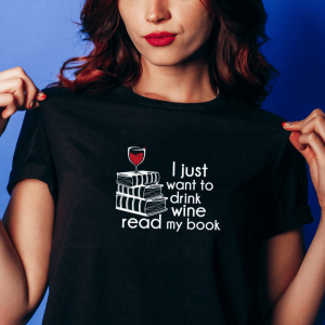 I just want to drink wine and read my book, ženska črna majica