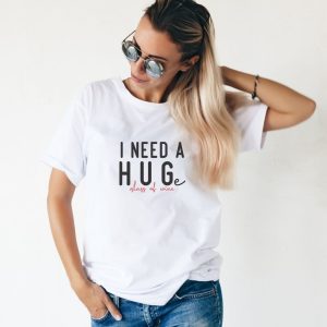 I need a hug(e) glass od wine, ženska bela majica