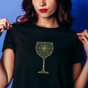 Kozarec za vino z vzorcem, ženska črna majica